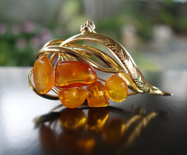 送料無料】台湾 琥珀琥珀蝋ビルマゴールド琥珀ブローチ6.6gバルト海