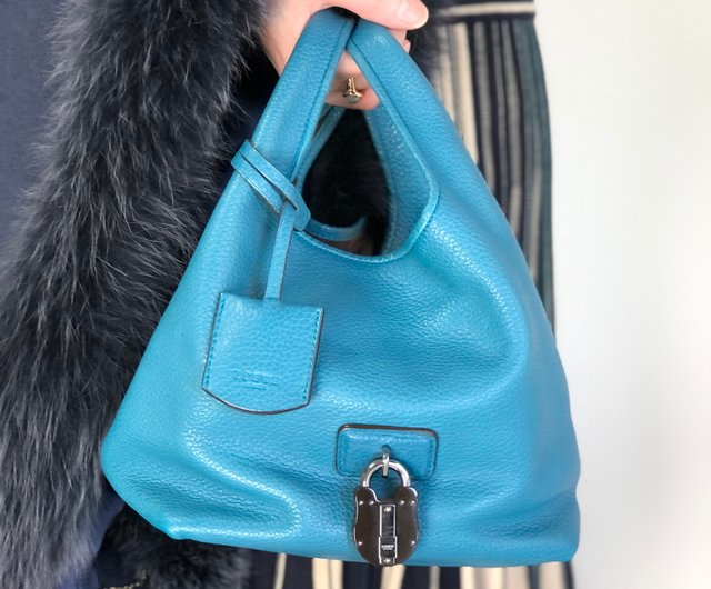 送料無料】【 日本直送 名牌中古包 】LOEWE ロエベ カリエPM