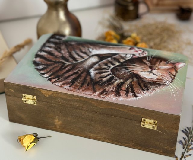 スロバキア 手描きの木箱ブラウントラ猫、鍵付き大きな収納ボックス