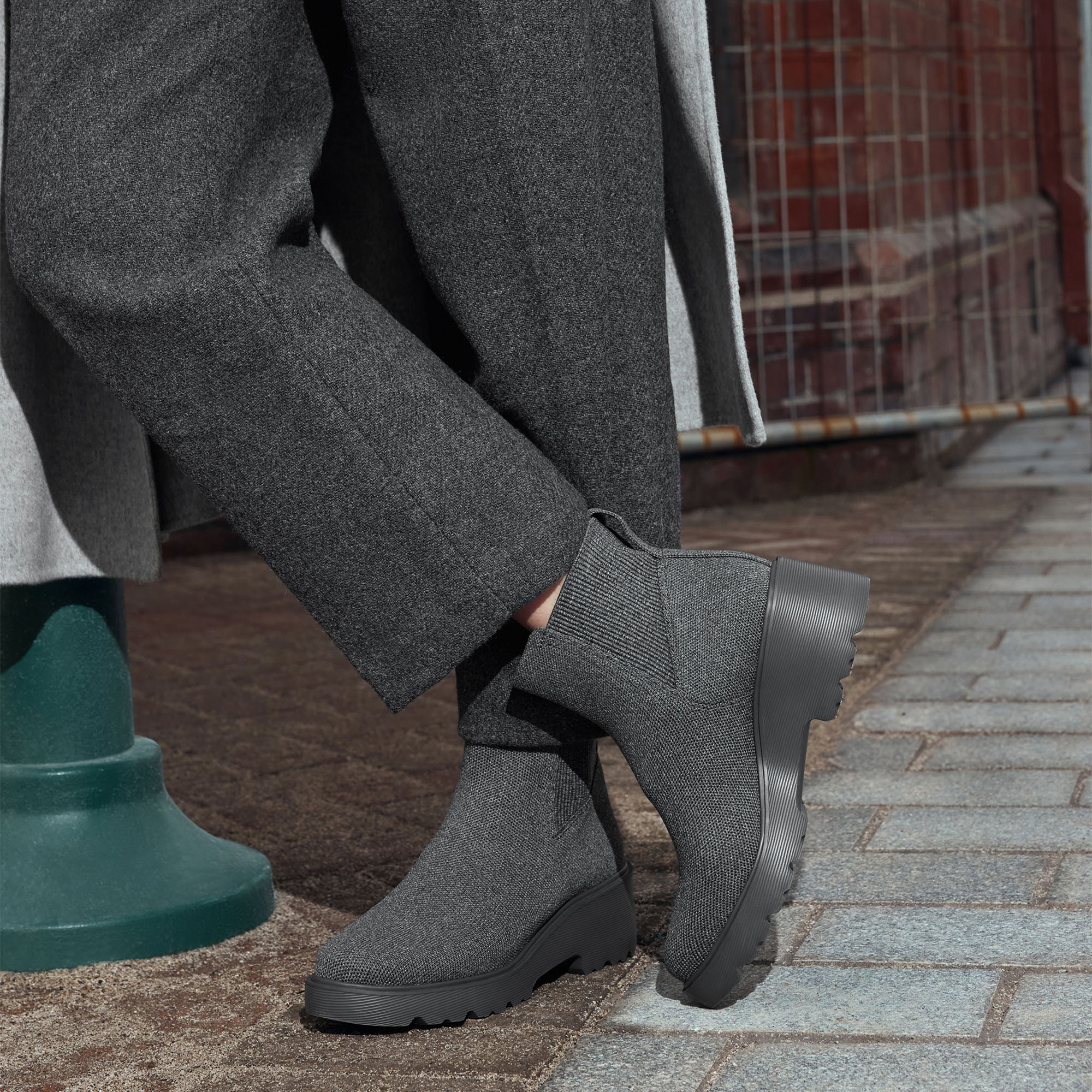 Round-Toe Chunky Platform Travel Boots (Everly), Rich Grey, EU35