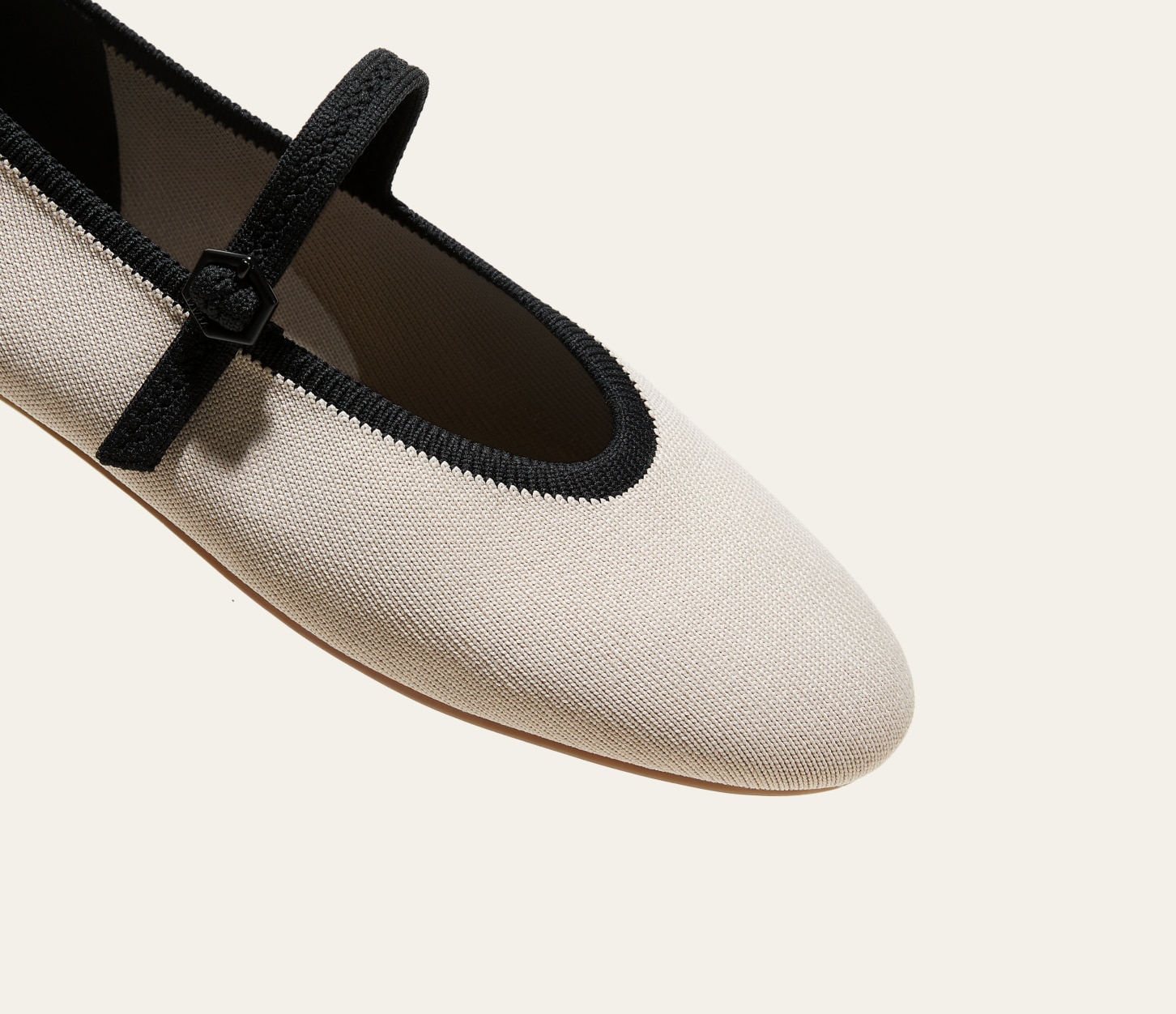 Nelly] AdaptAll™ アーモンドトゥ フラット – VIVAIA JAPAN