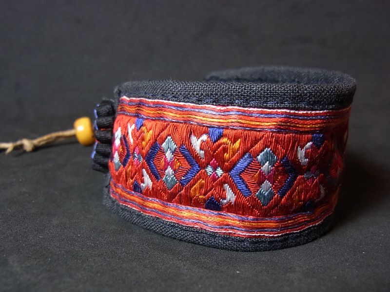 苗族手刺繍ベビーキャリア布・花文様・1980年代ヴィンテージ 苗族手