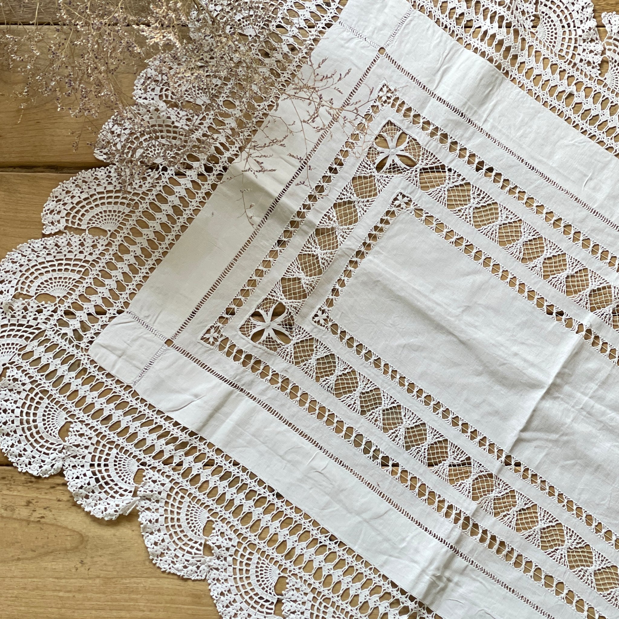 ドロンワーク刺繍テーブルクロス（101x68cm） イギリスアンティーク