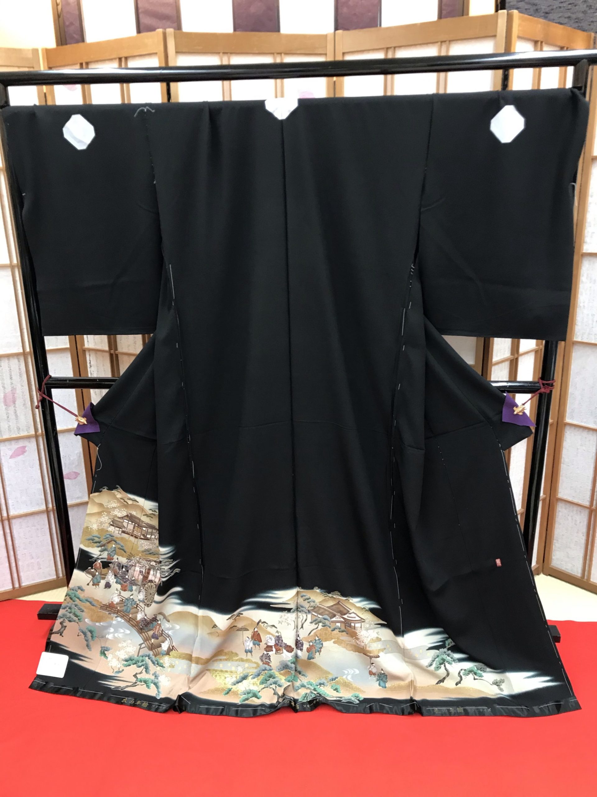 京友禅黒留袖 御所車5054 お誂え仕立上り – きもの千歳屋