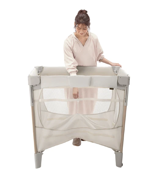コンパクトにたためるベビーベッド「ココネルエアーリュクス