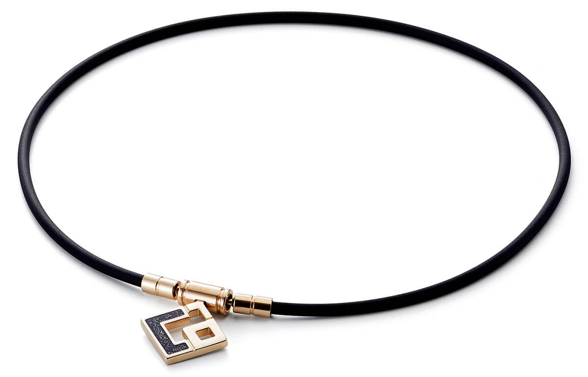 医療機器「コラントッテ TAO ネックレス スリム AURA mini」に女性に