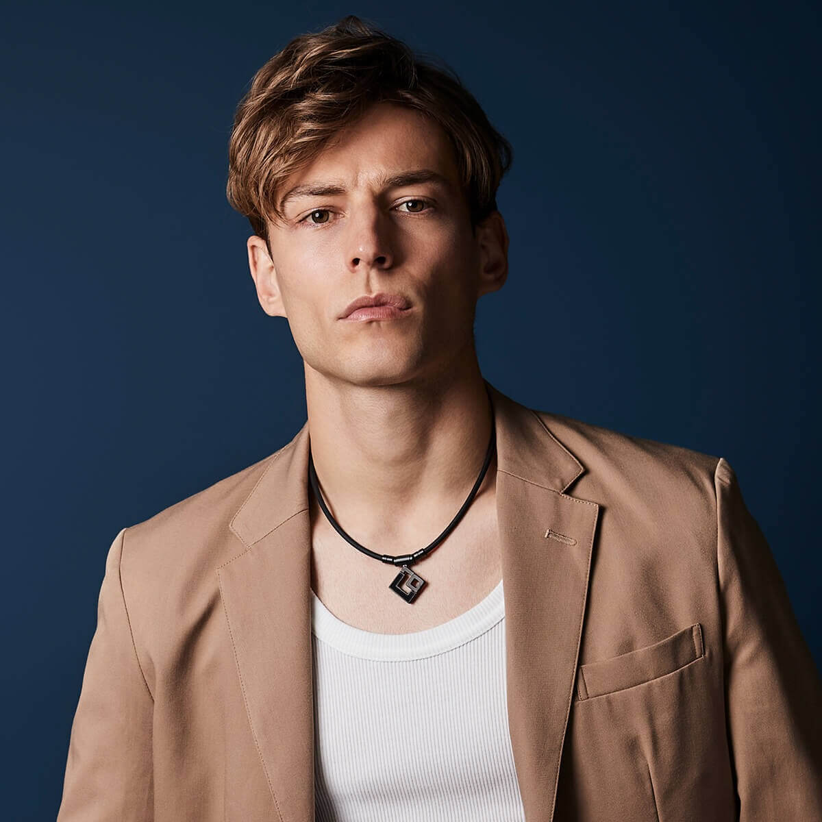 コラントッテ AURA PREMIUM BOX マットブラック | 磁気ネックレス