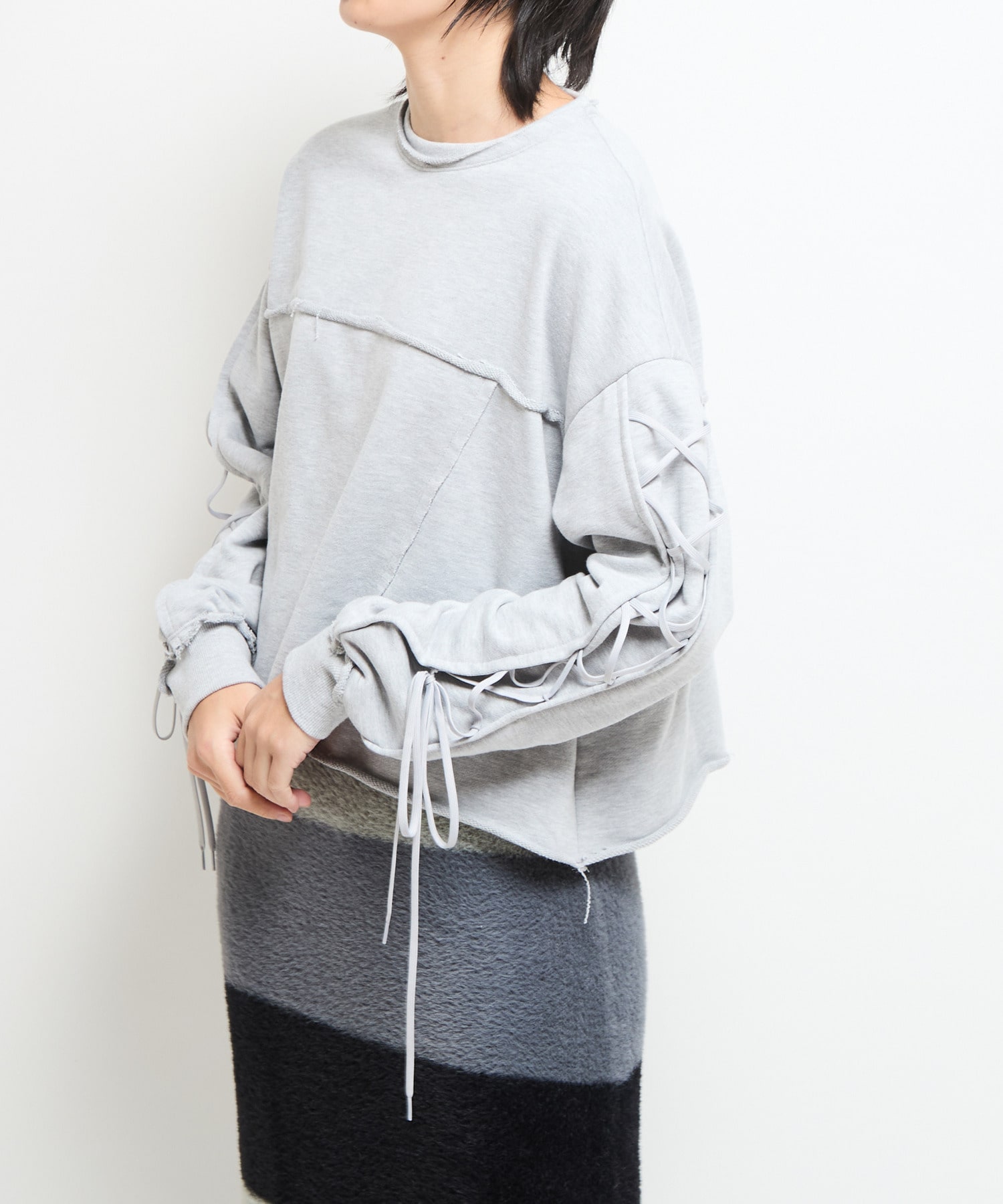 LACE-UP SLEEVE SHORT SWEAT｜CONVERSE TOKYO (コンバーストウキョウ