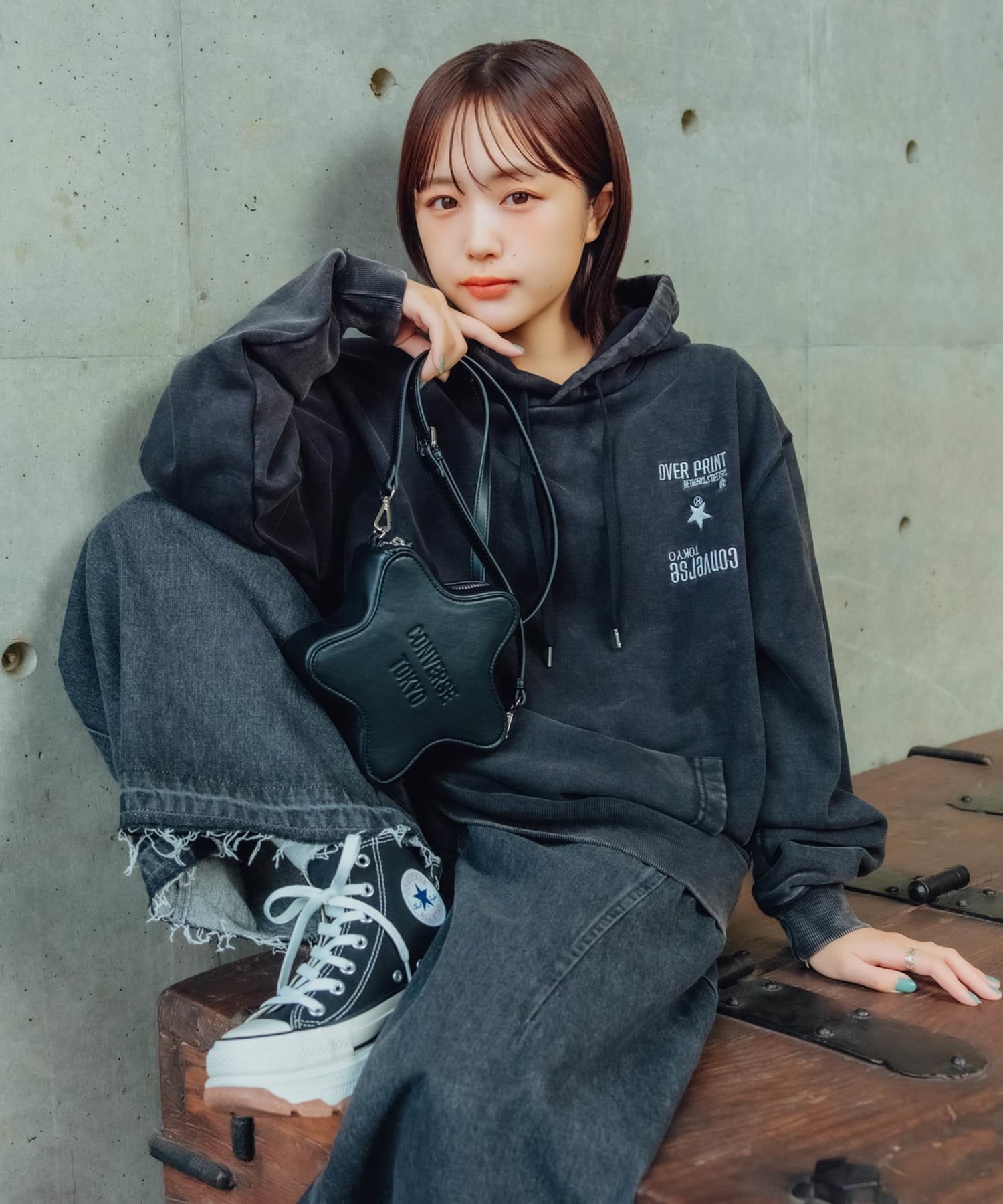 over print】STREET GIRL HOODIE (mamoru)｜CONVERSE TOKYO