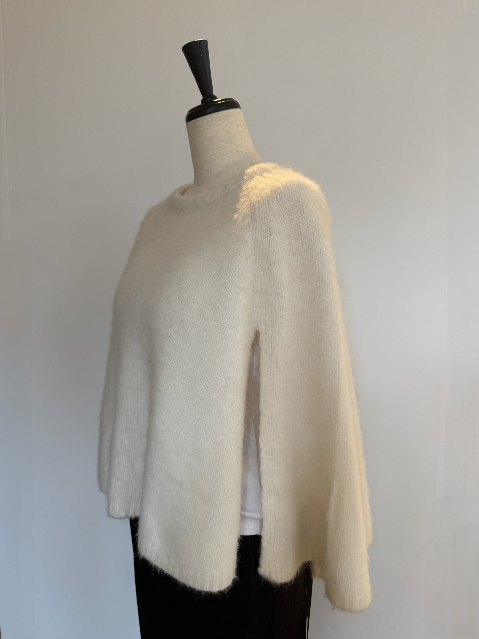 フォックスファーケープポンチョ – CONNSE