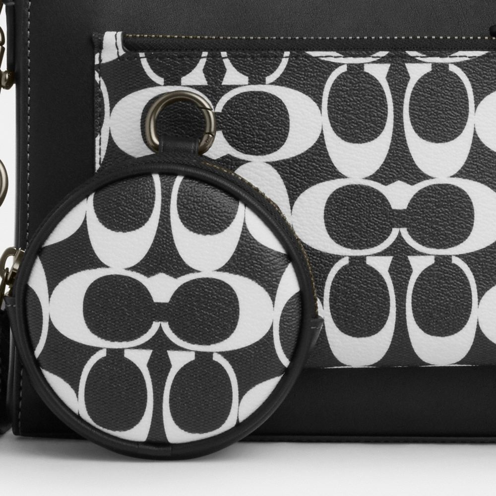 公式】コーチアウトレット | ホールデン クロスボディ・シグネチャー