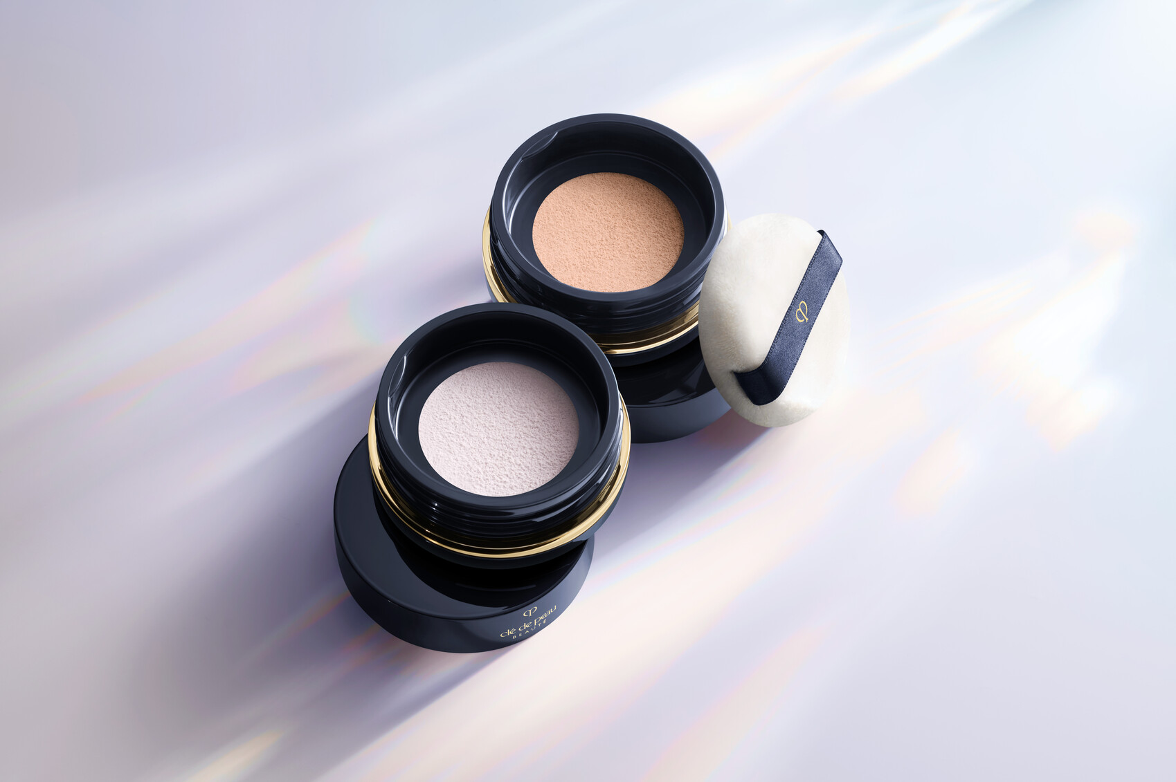 フェイスライン、頬に。マッサージローラーつき美容液が進化