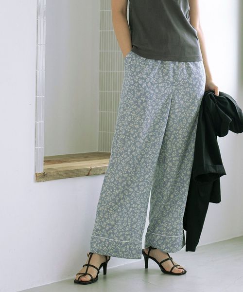 パイピング花柄プリントパンツ