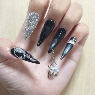 揺れるパーツのネイルデザイン｜ネイルブック