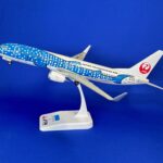 BJQ2052 JAL / 日本航空 A350-1000 JA01WJ 初号機 A350-1000 赤いロゴ