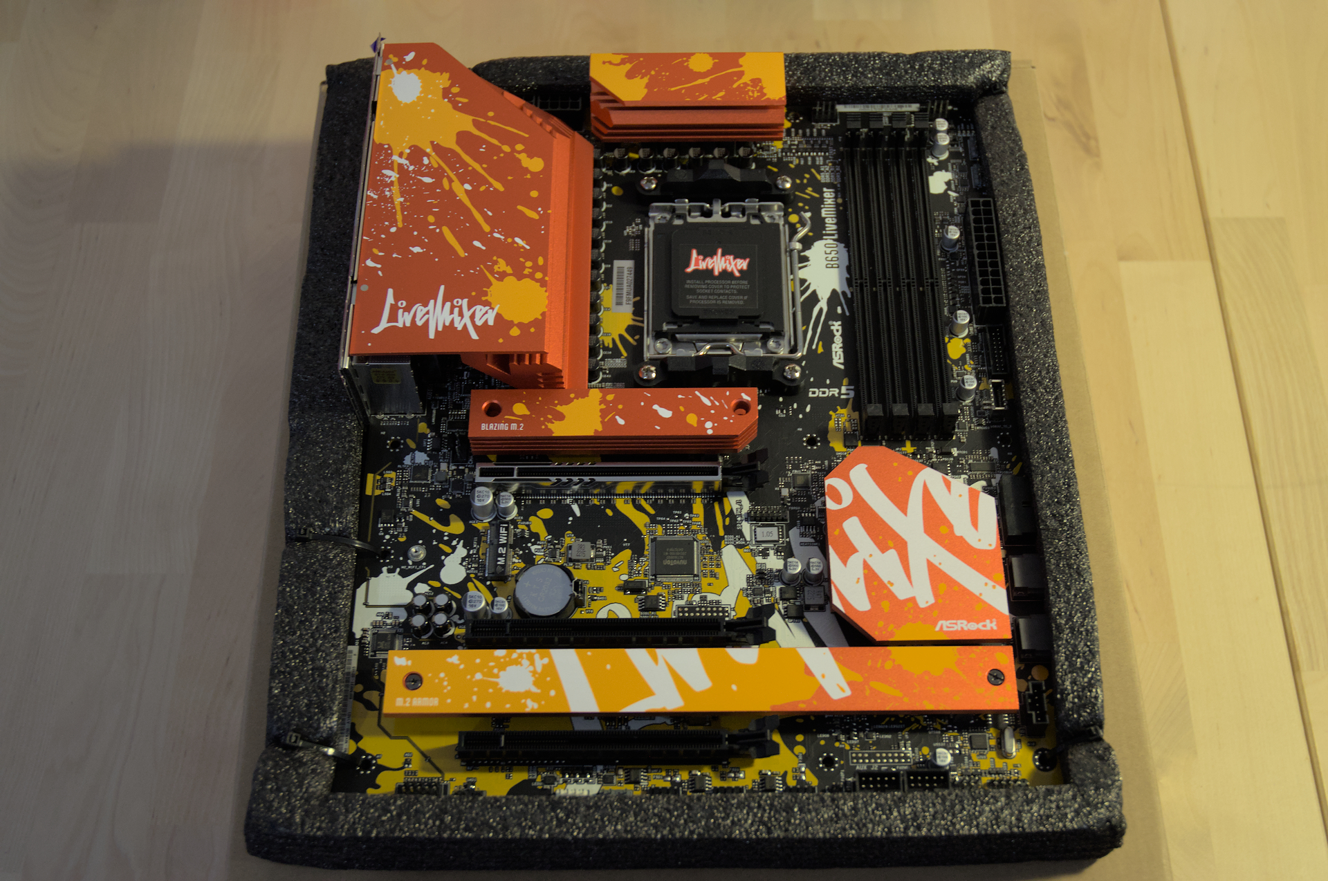 Finally, colors! - Asrock B650 LiveMixer unboxing - Cultists Network