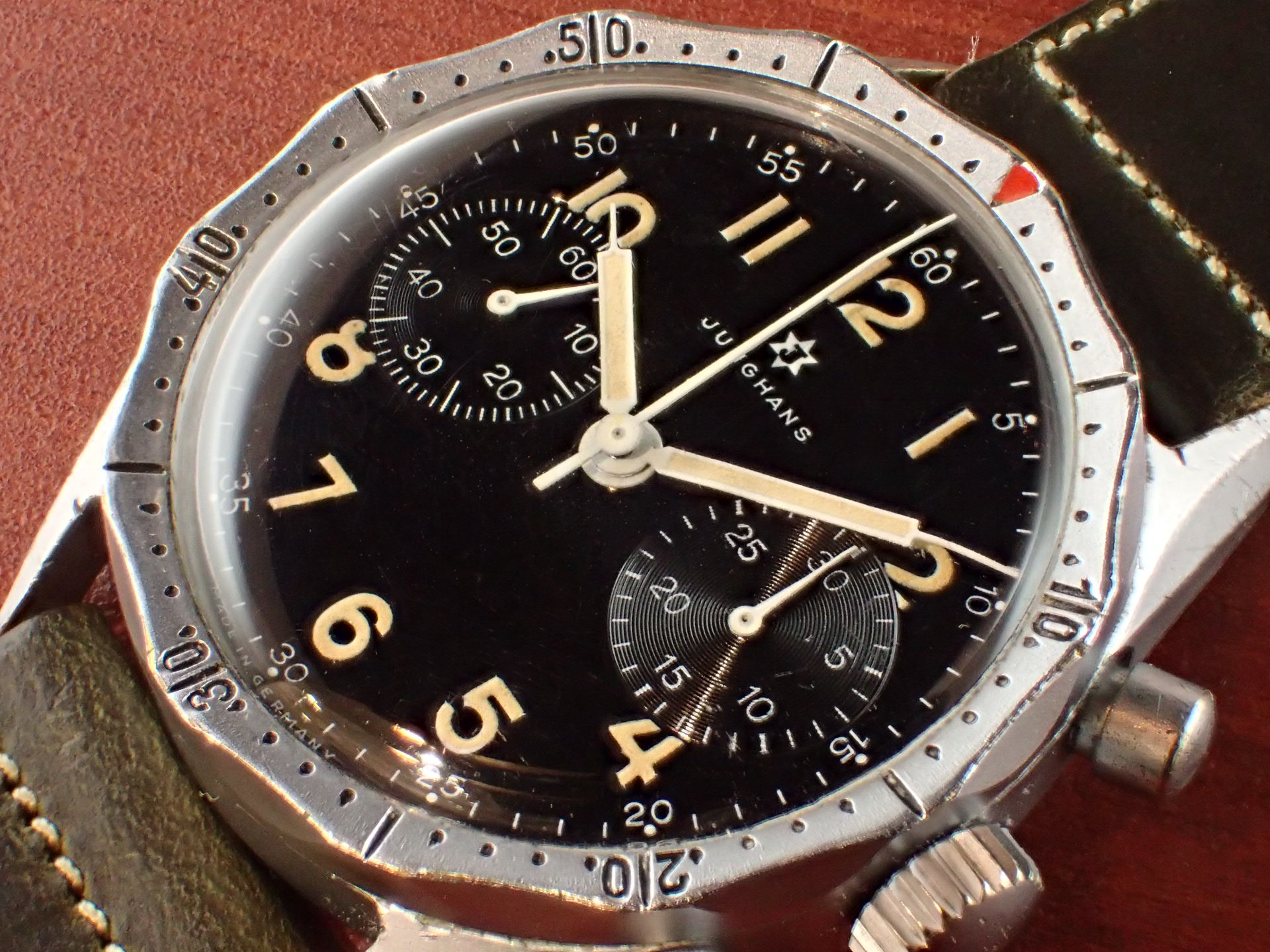 ユンハンス 西ドイツ空軍 クロノグラフ Cal.88 ブラックミラーダイアル