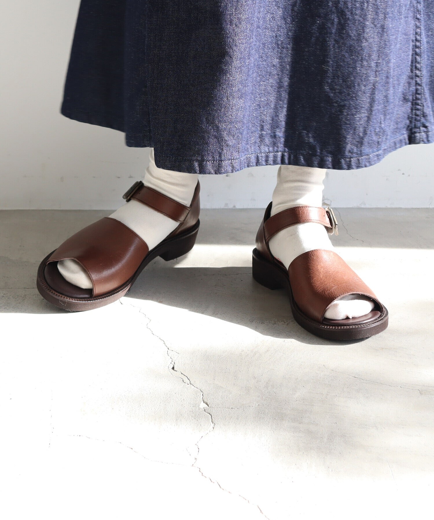 AMBIDEX Store レザー サンダル(23 クロ): bulle de savon