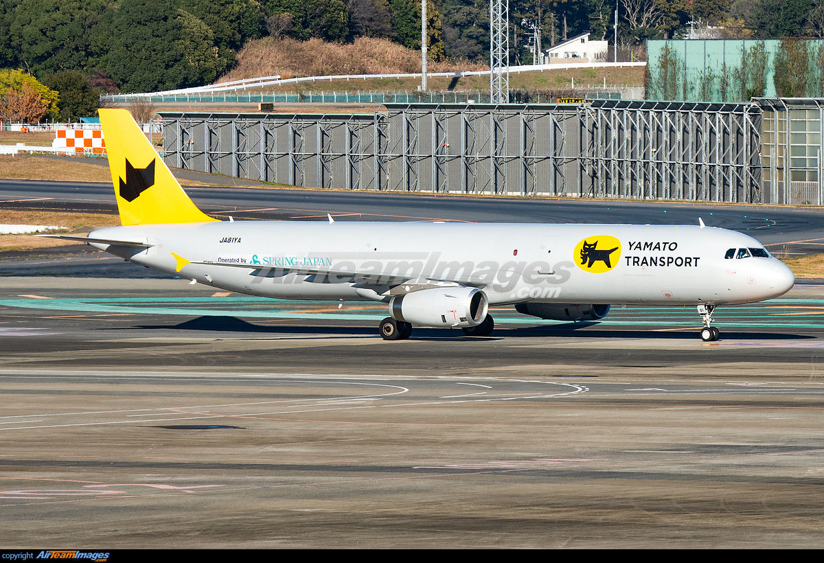 Airbus A321-231P2F Yamato Transport (Spring Airlines Japan) JA81YA