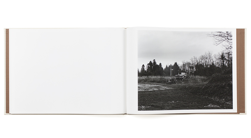 大きな石とオオカミ - 村越としや | shashasha 写々者 - 写真集と