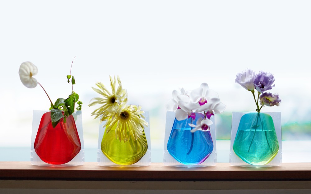 うっかりでも割れない！「D-BROS」のビニール花瓶で、お花に満ちた生活