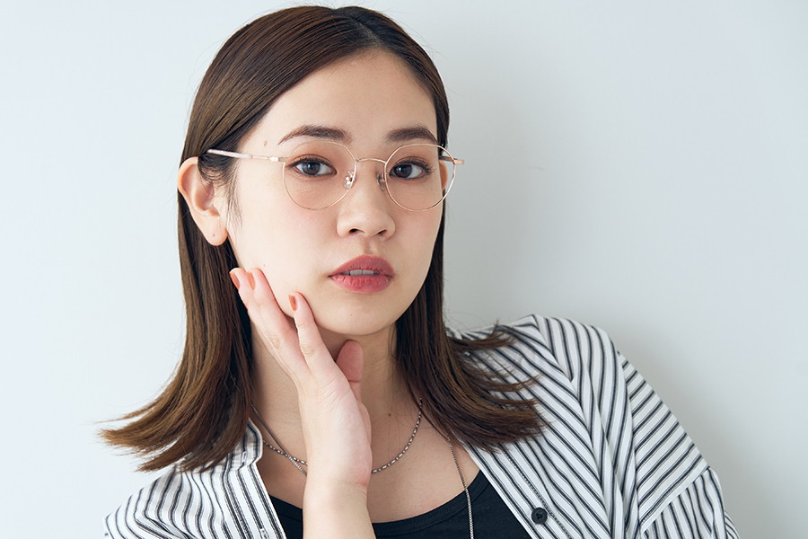 アウトレット価格]ミニマルなデザインのボストンフレーム/ClassicMetal