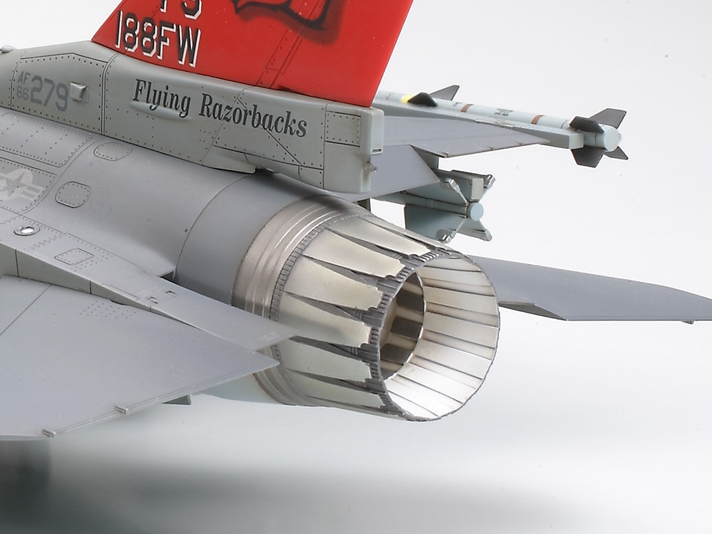 タミヤ 1/48 傑作機シリーズ ロッキードマーチン F-16C ［ブロック25