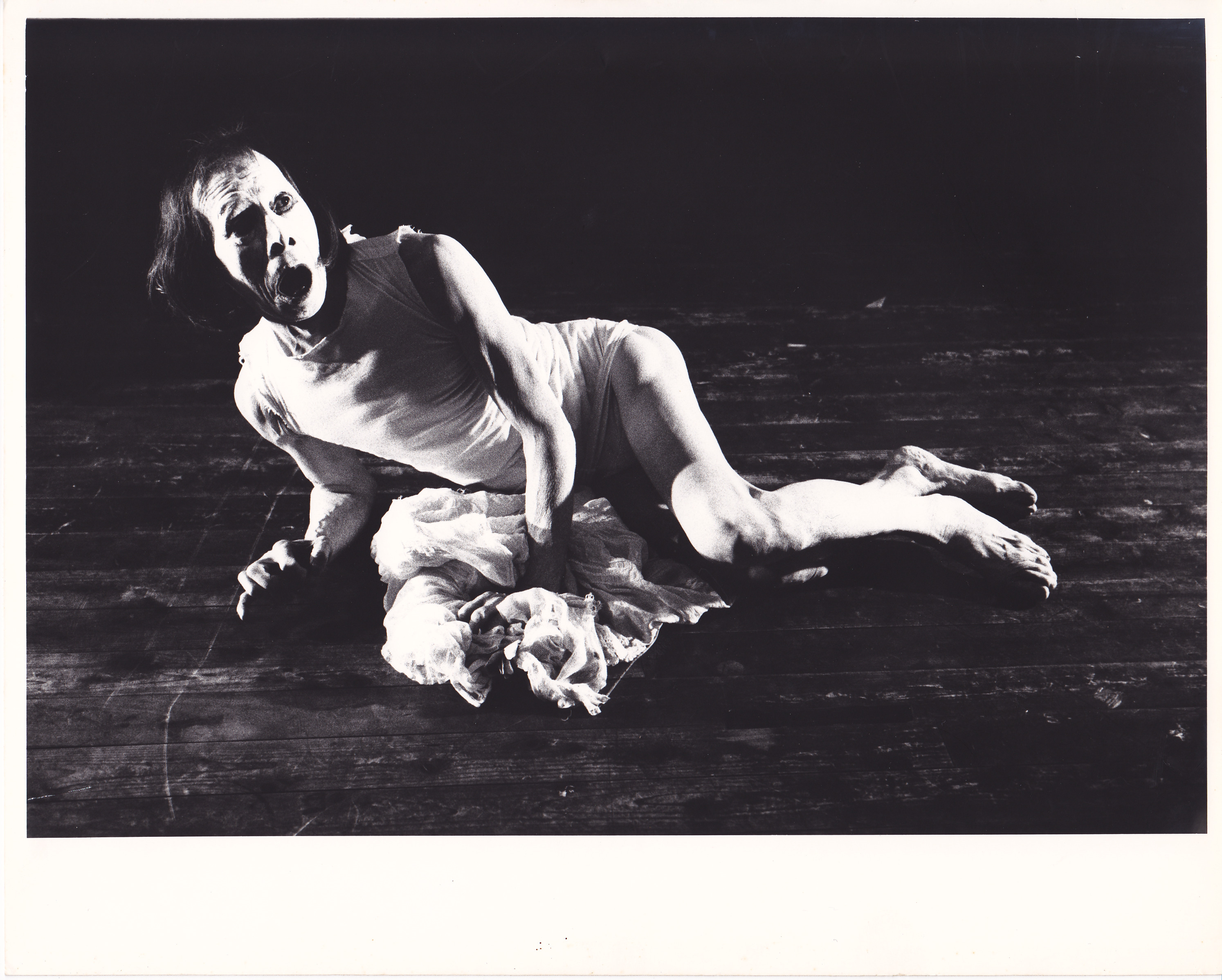 大野一雄舞踏研究所 | Dance Archive Network