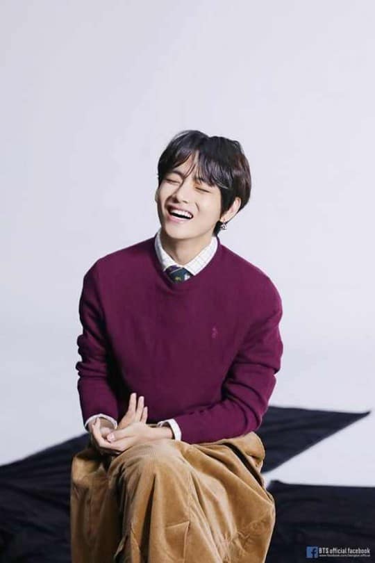 BTS V、スーツを着ただけで独歩的オーラを放つ “貴公子のような