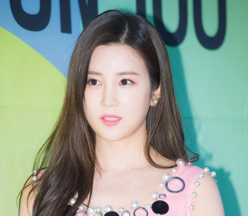 リーダーが壊した清純コンセプト‥Apink パク・チョロン、JYP退社の過去