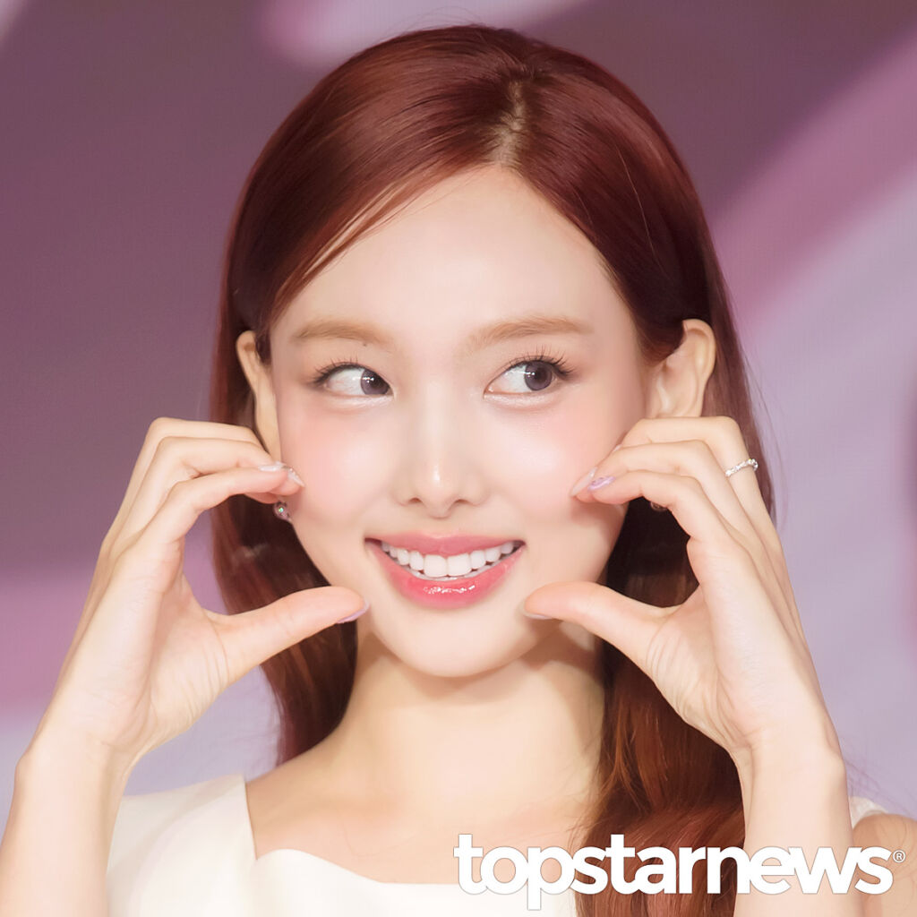 TWICE ナヨン、2ndソロミニアルバム「NA」のカムバック記者懇談会に