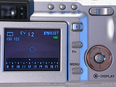 新製品レビュー】カメラの原点を振り返る、オプティオ750Z