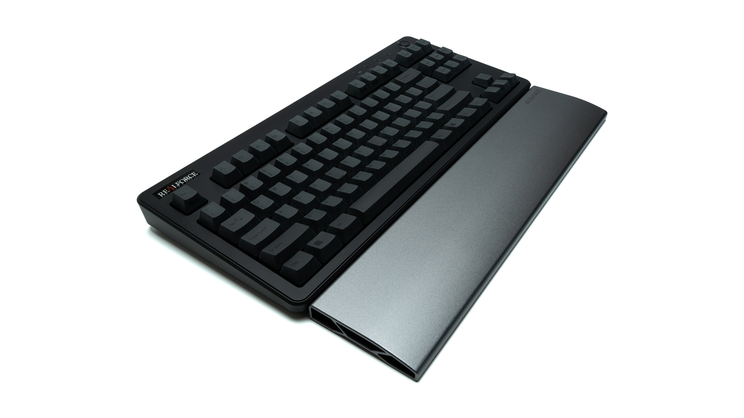 REALFORCEのアルミリストレストを買いました。高級感と一体感が