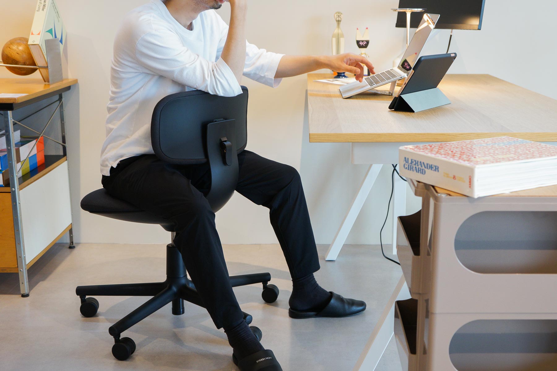 Vitra（ヴィトラ） ルーキー（Rookie）ディープブラックベース