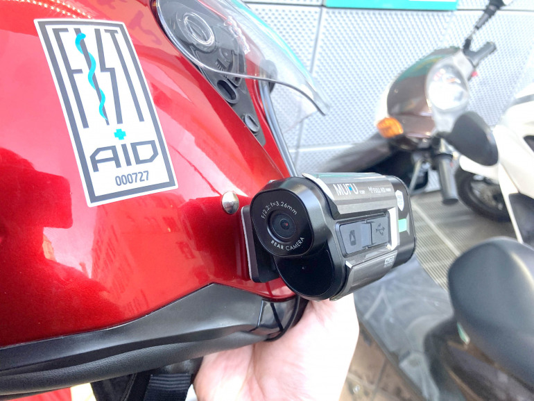 フロントもリアも1080Pで撮影！事故映像を確実に記録するヘルメット