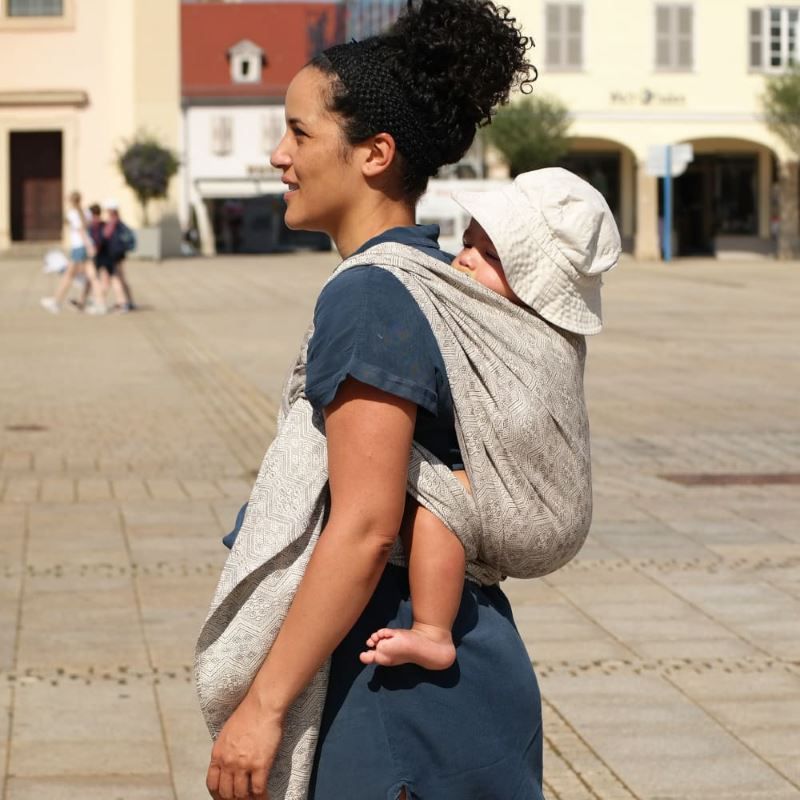 ベビーラップ 新生児から体重制限がなく抱っこやおんぶに使える