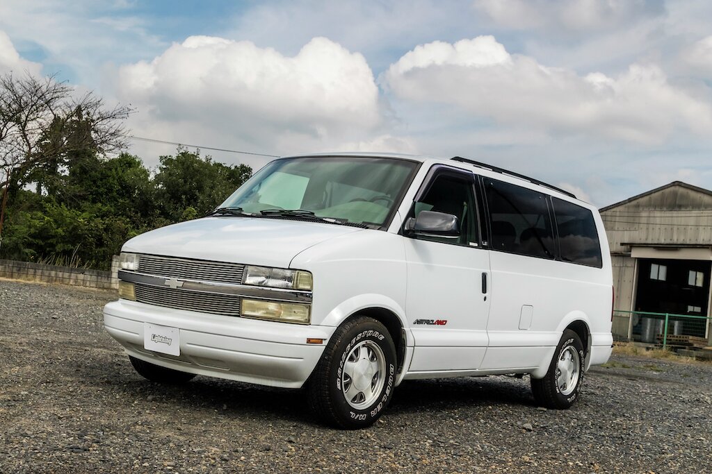 ここに来て価格高騰中のアメリカ製ミニバン「2001 Chevrolet Astro