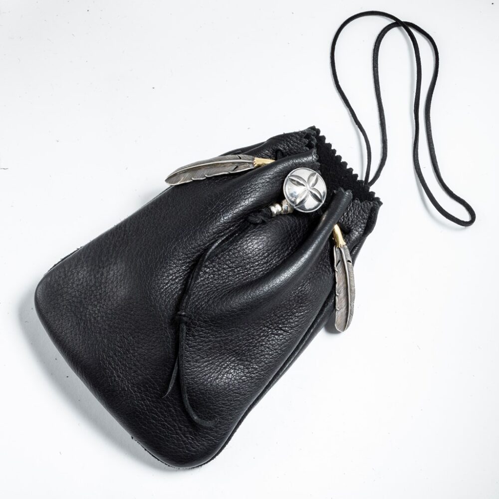 ラリースミス」が作るネイティブアメリカンのディアスキンバッグ