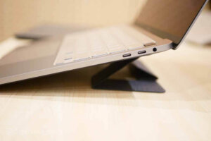 ノートパソコンスタンドMOFT MINIと放熱排気口ありスタンドを比較