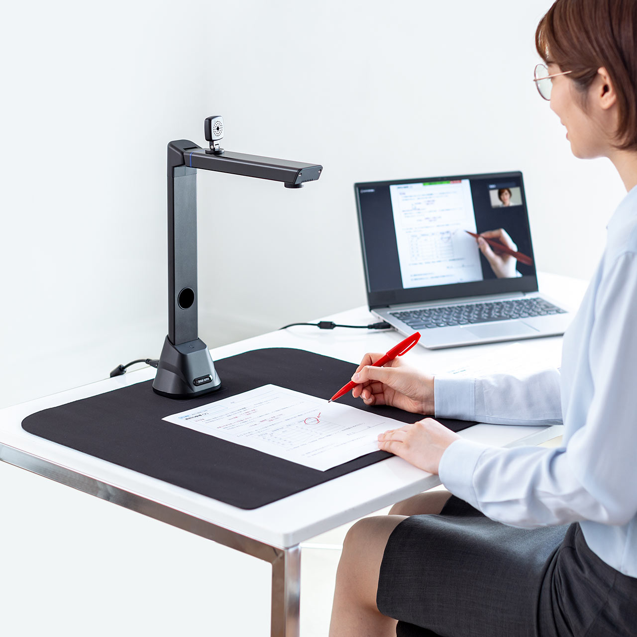 手元も顔も1台で映せる！オンラインレッスン等に最適な書画カメラ