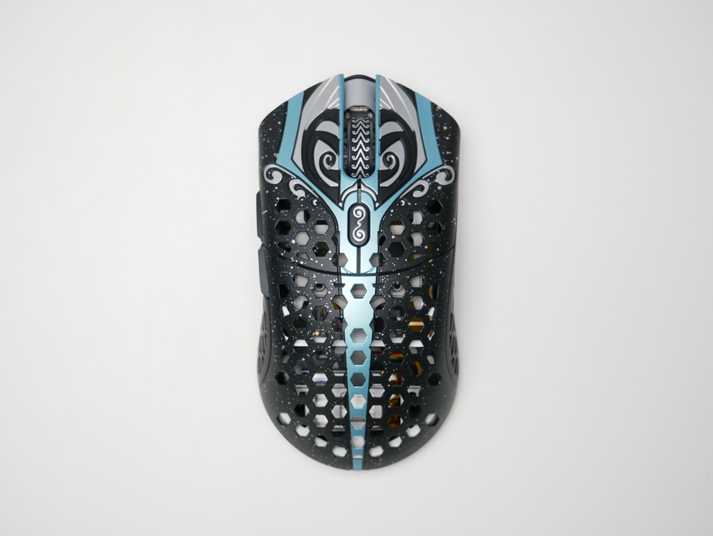 FinalMouse Starlight-12 Phantom M」レビュー。とにかく軽量で