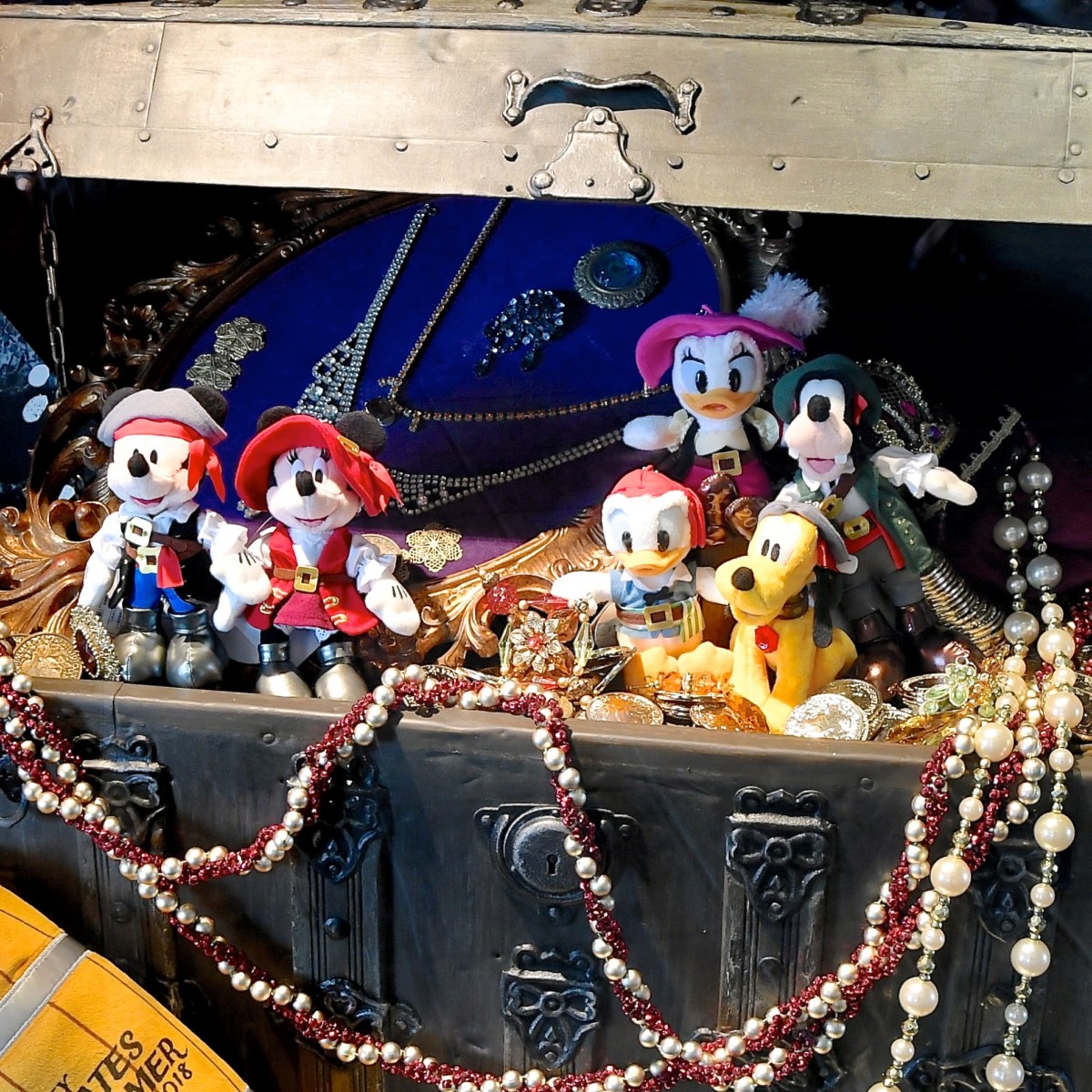 海賊スタイルのミッキーたち！東京ディズニーシー“ディズニー