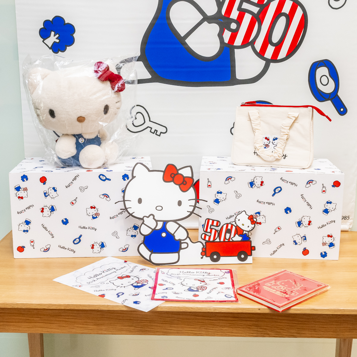 ハローキティ50周年記念の限定グッズ！銀座三越「Hello Kitty 50th