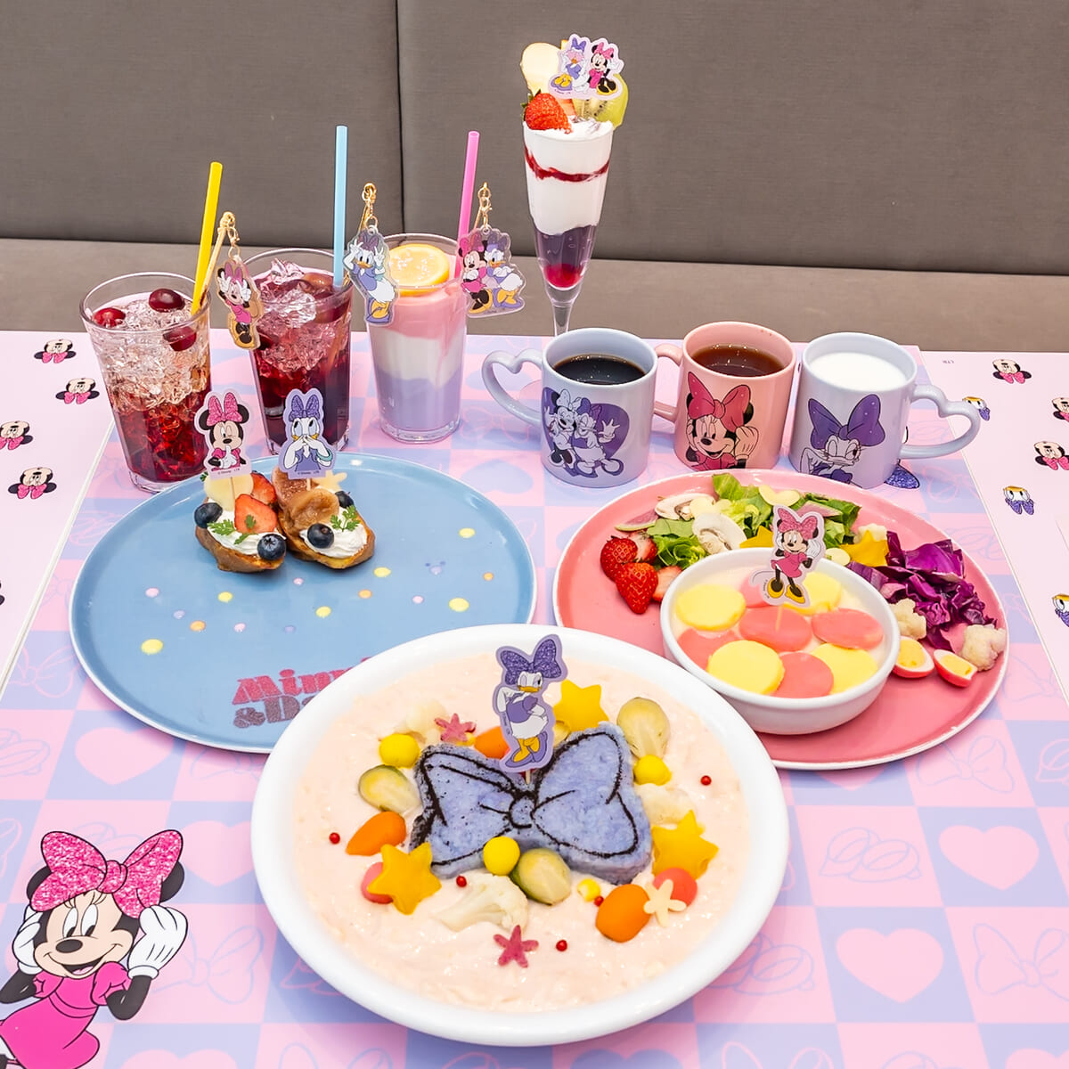 Y2K”テイストのカフェメニューやグッズが登場！ディズニー「ミニー