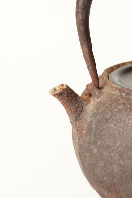 龍寿堂 浄寿 丸形鉄瓶 湯沸 銀摘蓋 M443｜骨董店 のびる 古美術 骨董