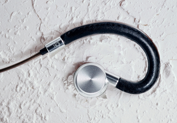 新製品発売】モダンと伝統の融合。ヨーロピアンサウンドイヤホン Aedle