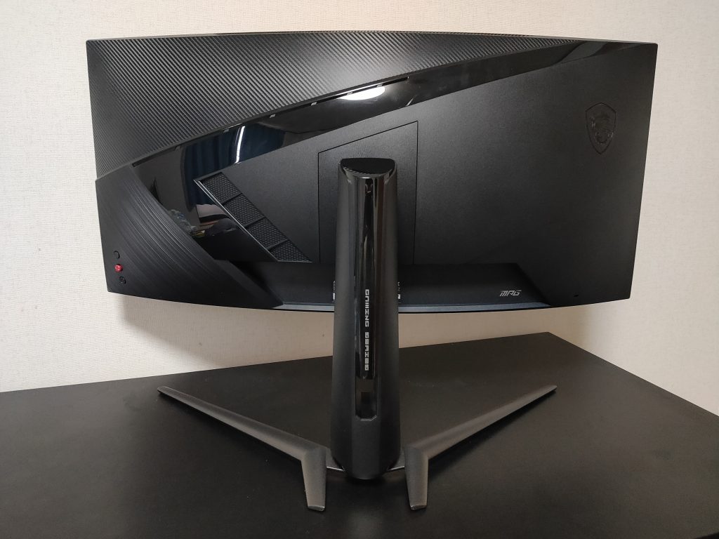 湾曲率1000Rの圧倒的没入感！eスポーツタイトルも快適に楽しめる