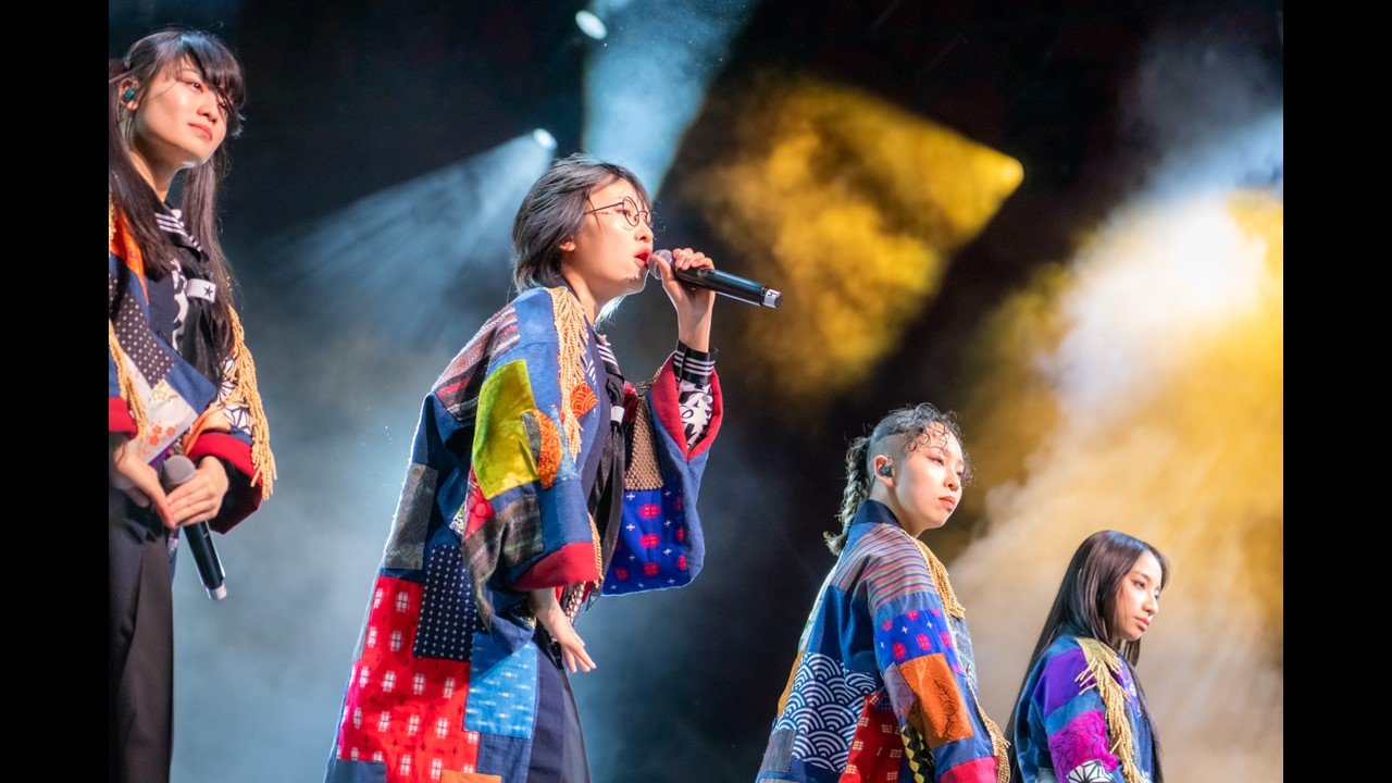 新しい学校のリーダーズa.k.a. ATARASHII GAKKO! 世界最大級のフェス