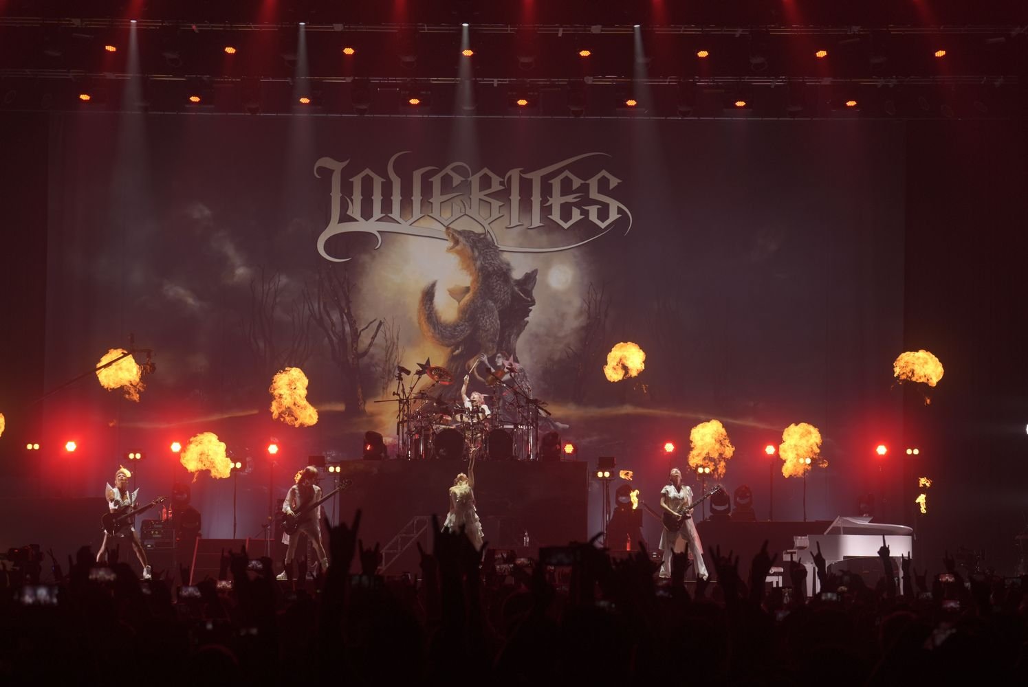 LOVEBITES 今年唯一の国内フルセットショウが大熱狂のうちに終幕！ 11