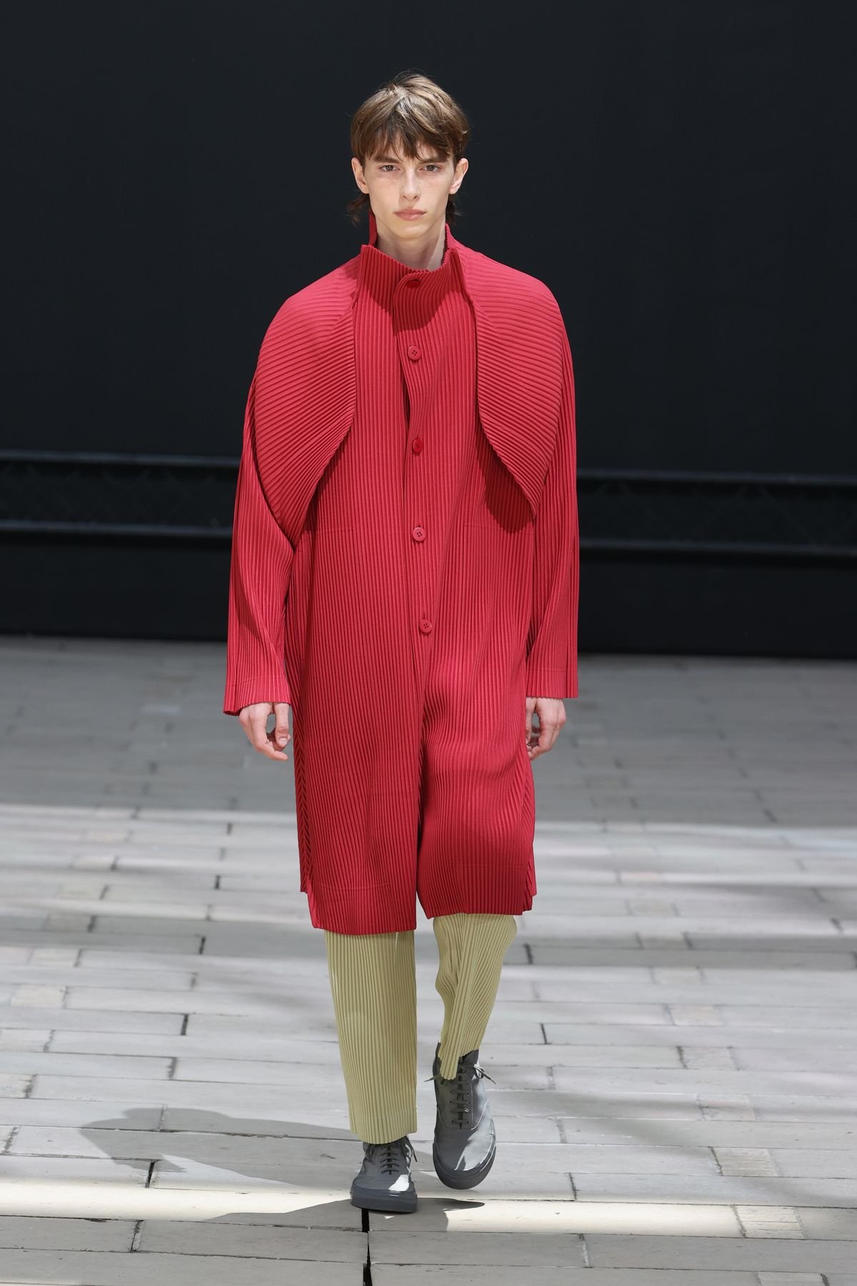 HOMME PLISSÉ ISSEY MIYAKEが23年春夏コレクション「Flowers and Vases